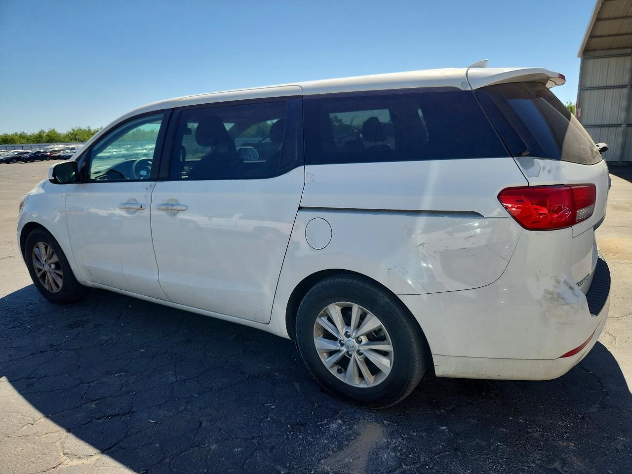 2017 KIA SEDONA LX — снимка 2