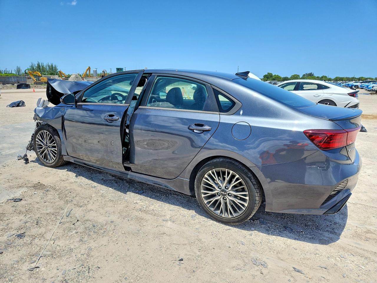 2022 KIA FORTE GT LINE — снимка 2