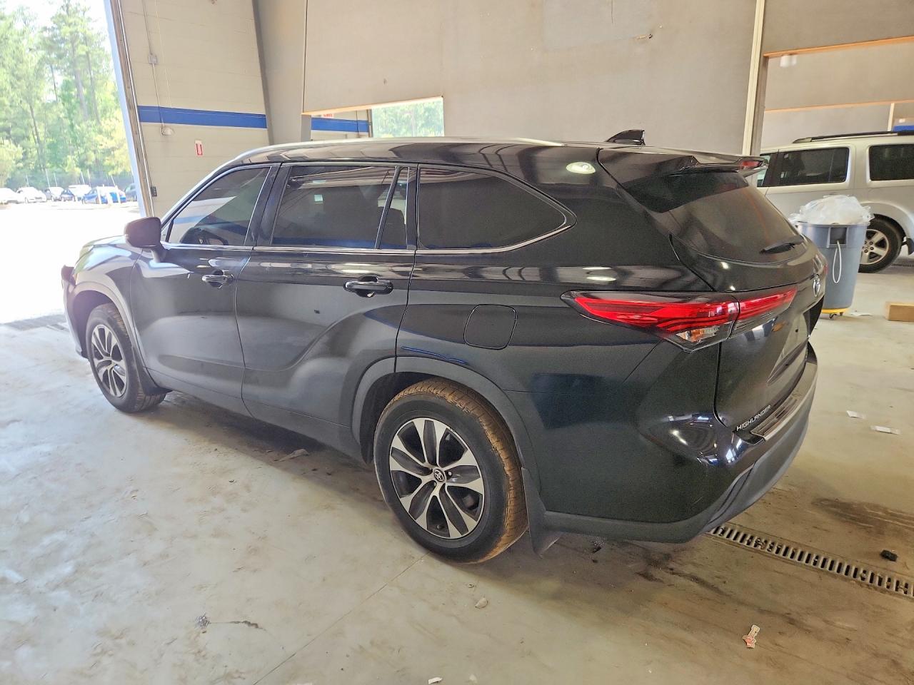 2020 TOYOTA HIGHLANDER XLE — снимка 2