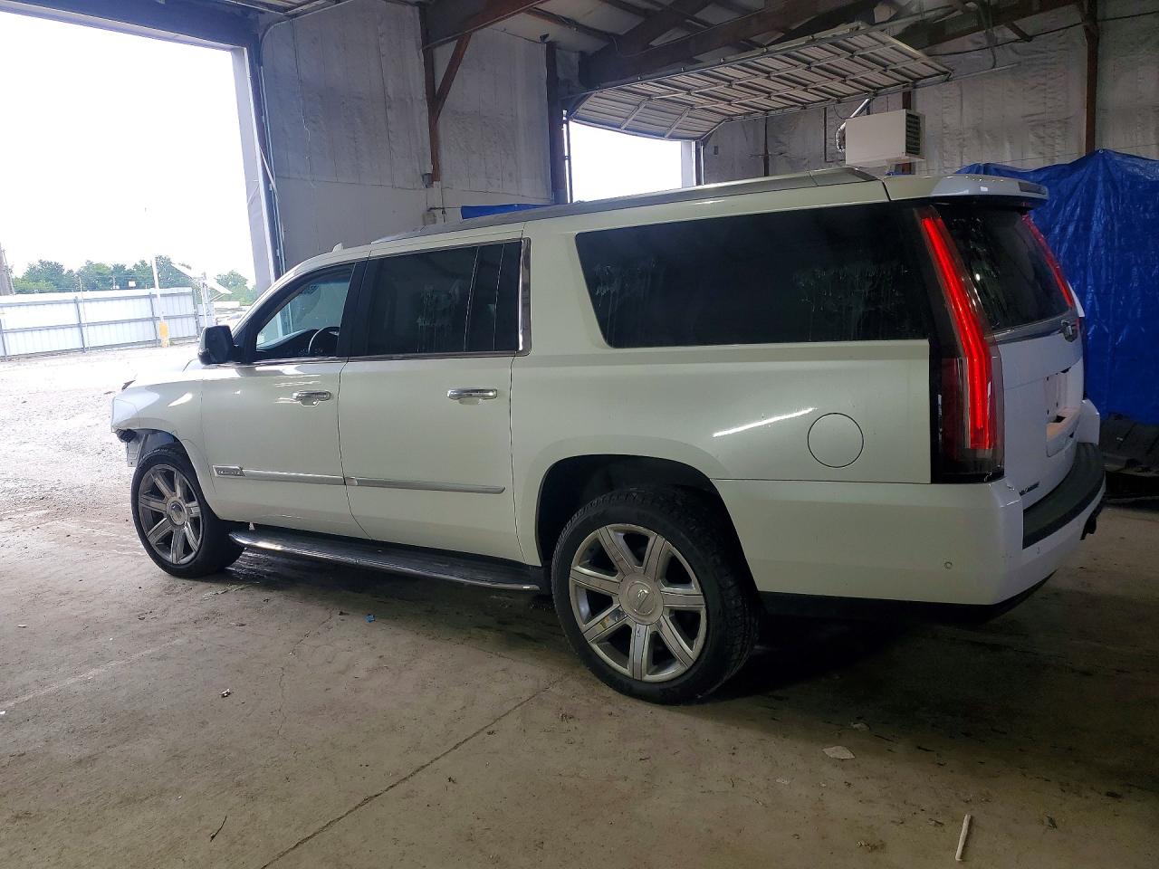 2019 CADILLAC ESCALADE ESV LUXURY — снимка 2