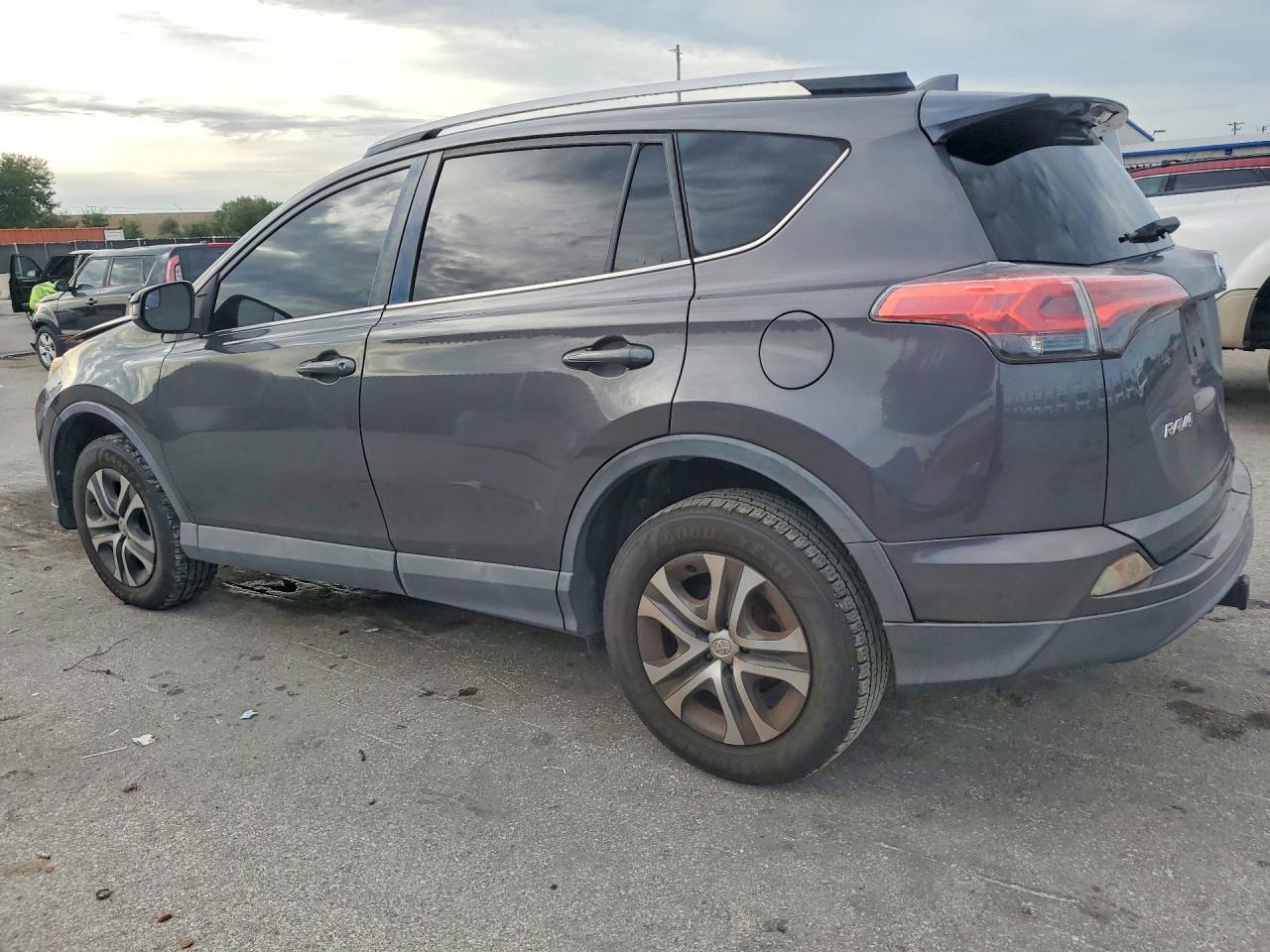 2016 TOYOTA RAV4 LE — снимка 2
