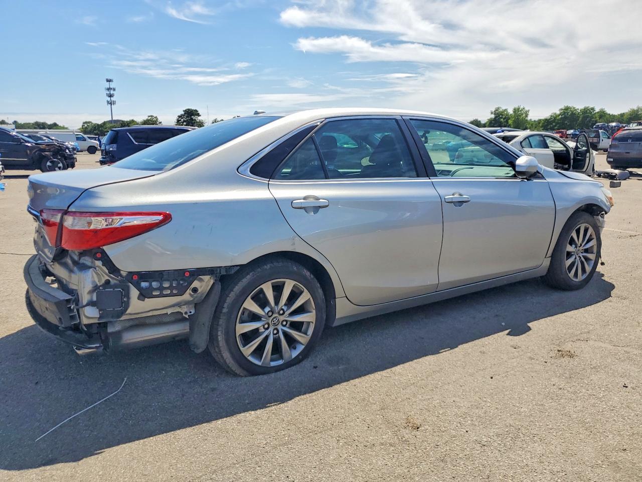2016 TOYOTA CAMRY XLE V6 — снимка 3