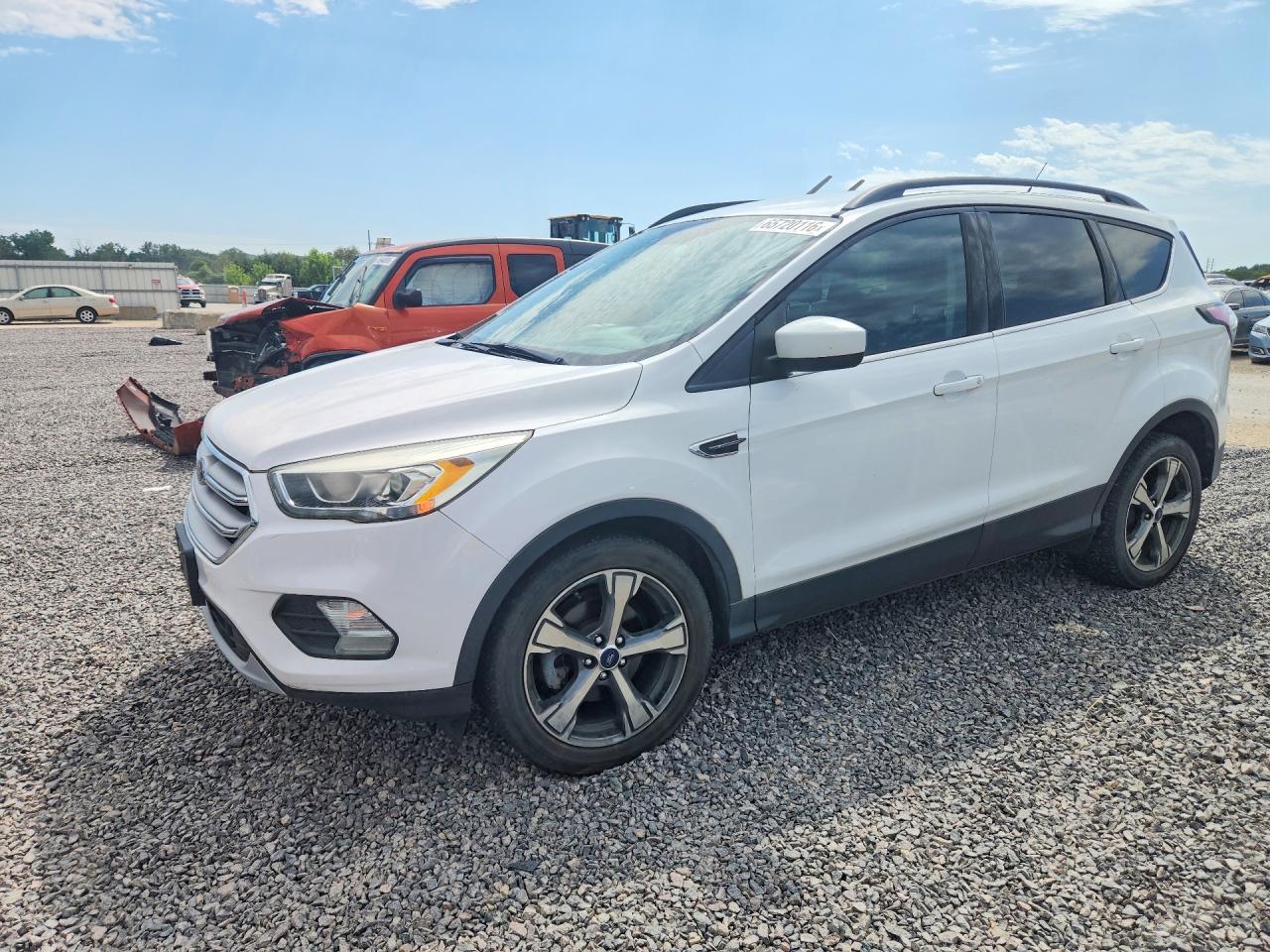 2017 FORD ESCAPE SE