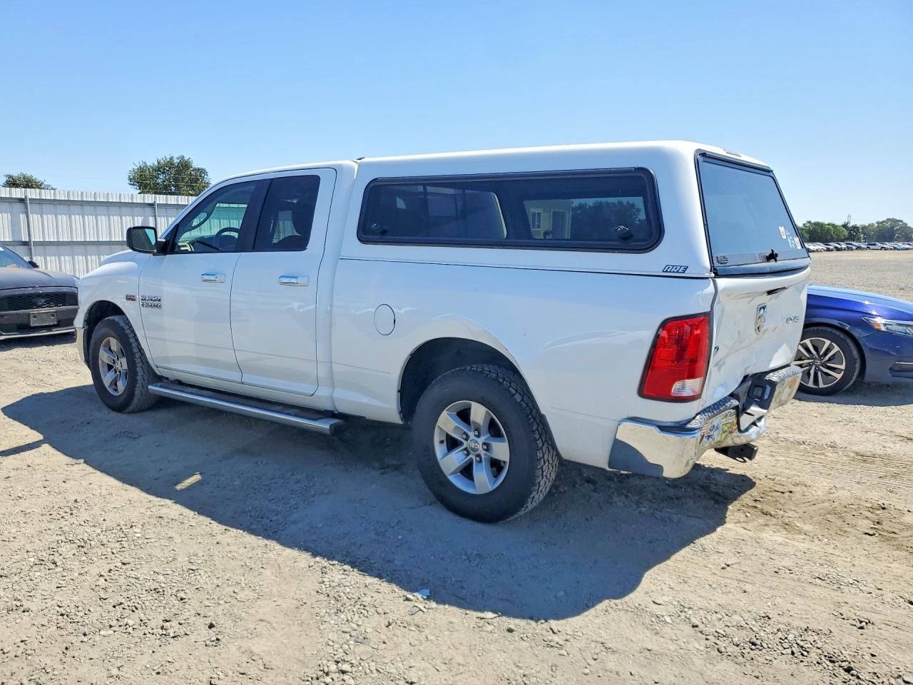 2017 RAM 1500 SLT — снимка 2