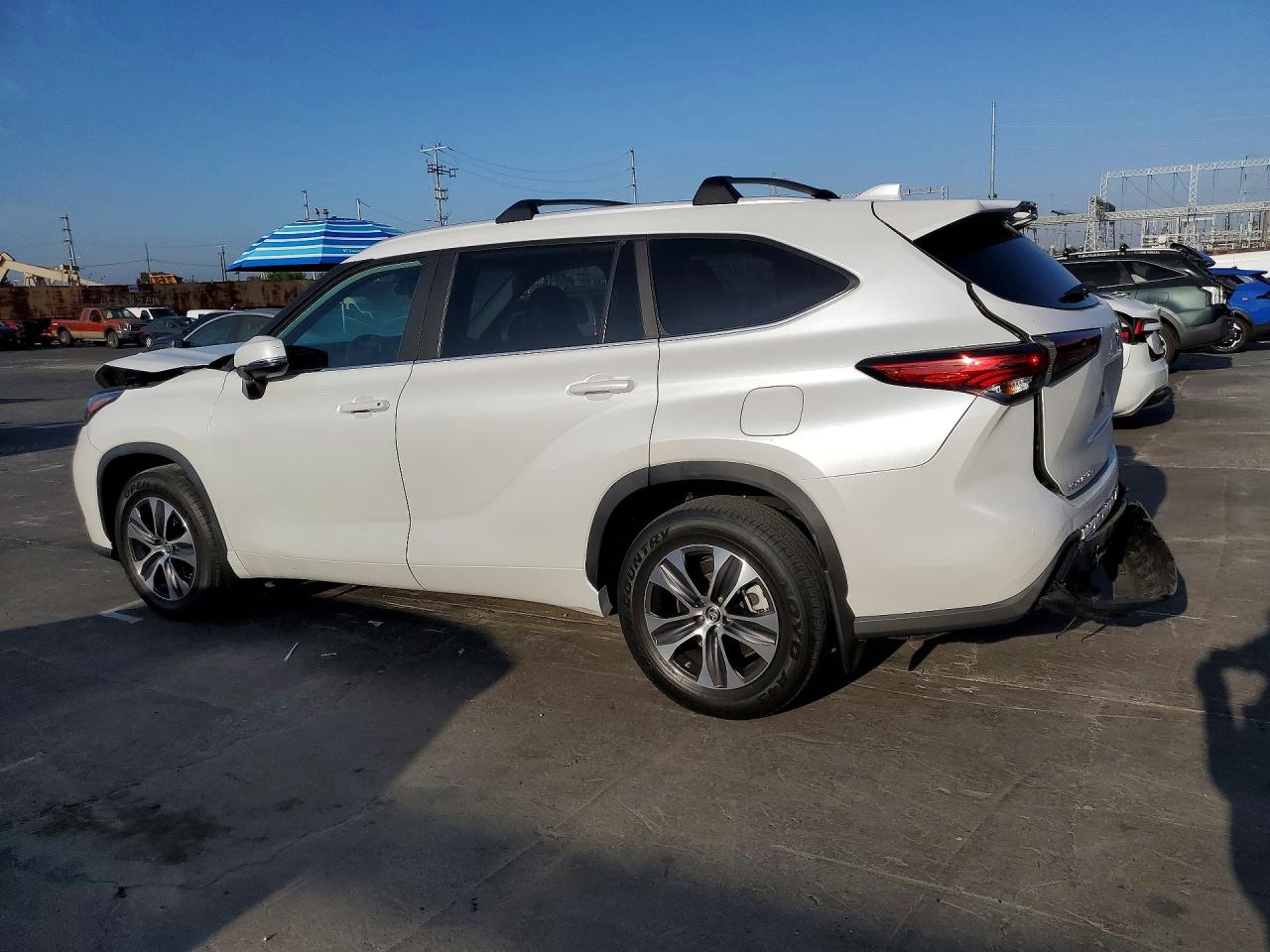 2023 TOYOTA HIGHLANDER XLE — снимка 2