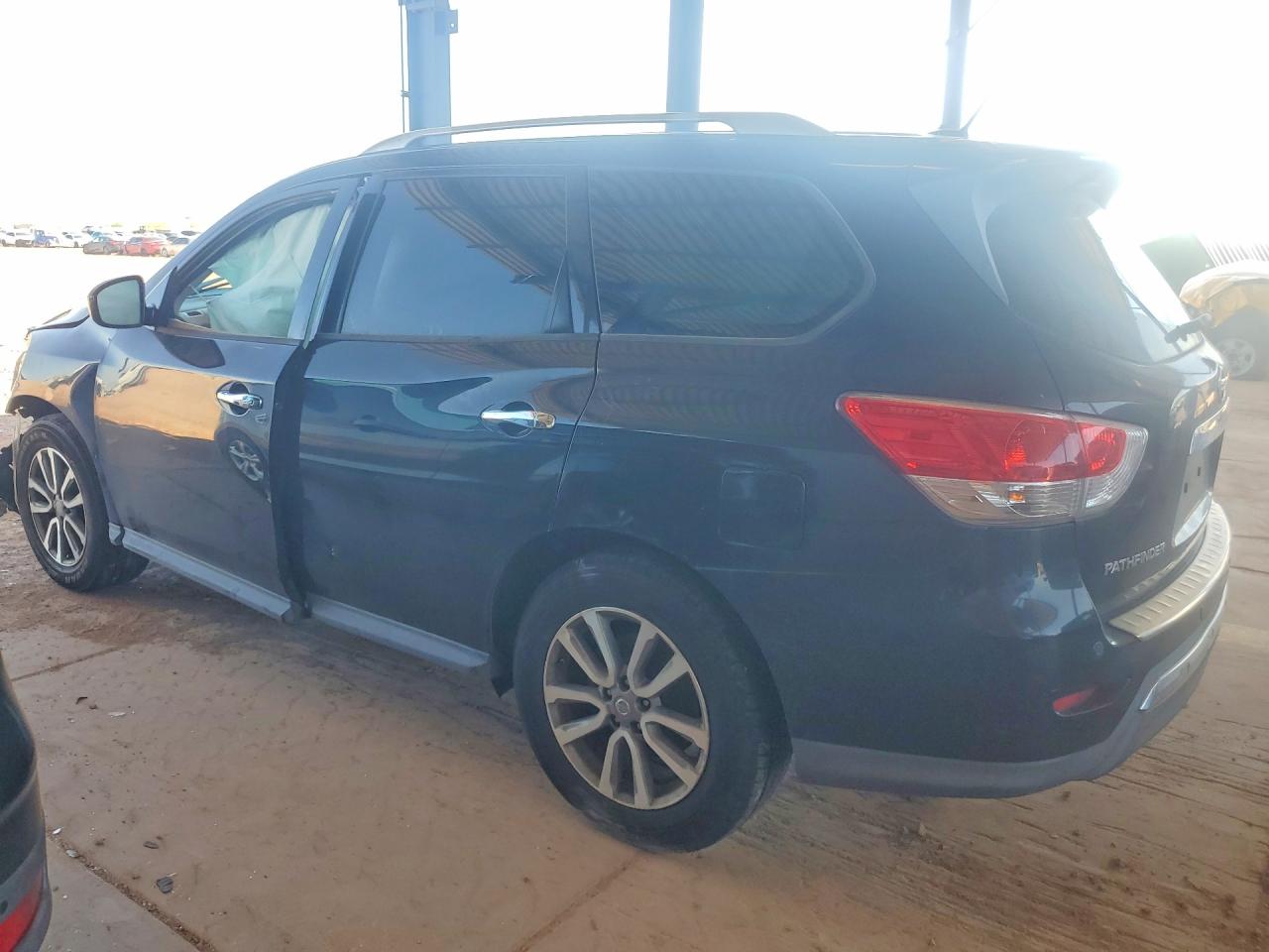 2016 NISSAN PATHFINDER SV — снимка 2