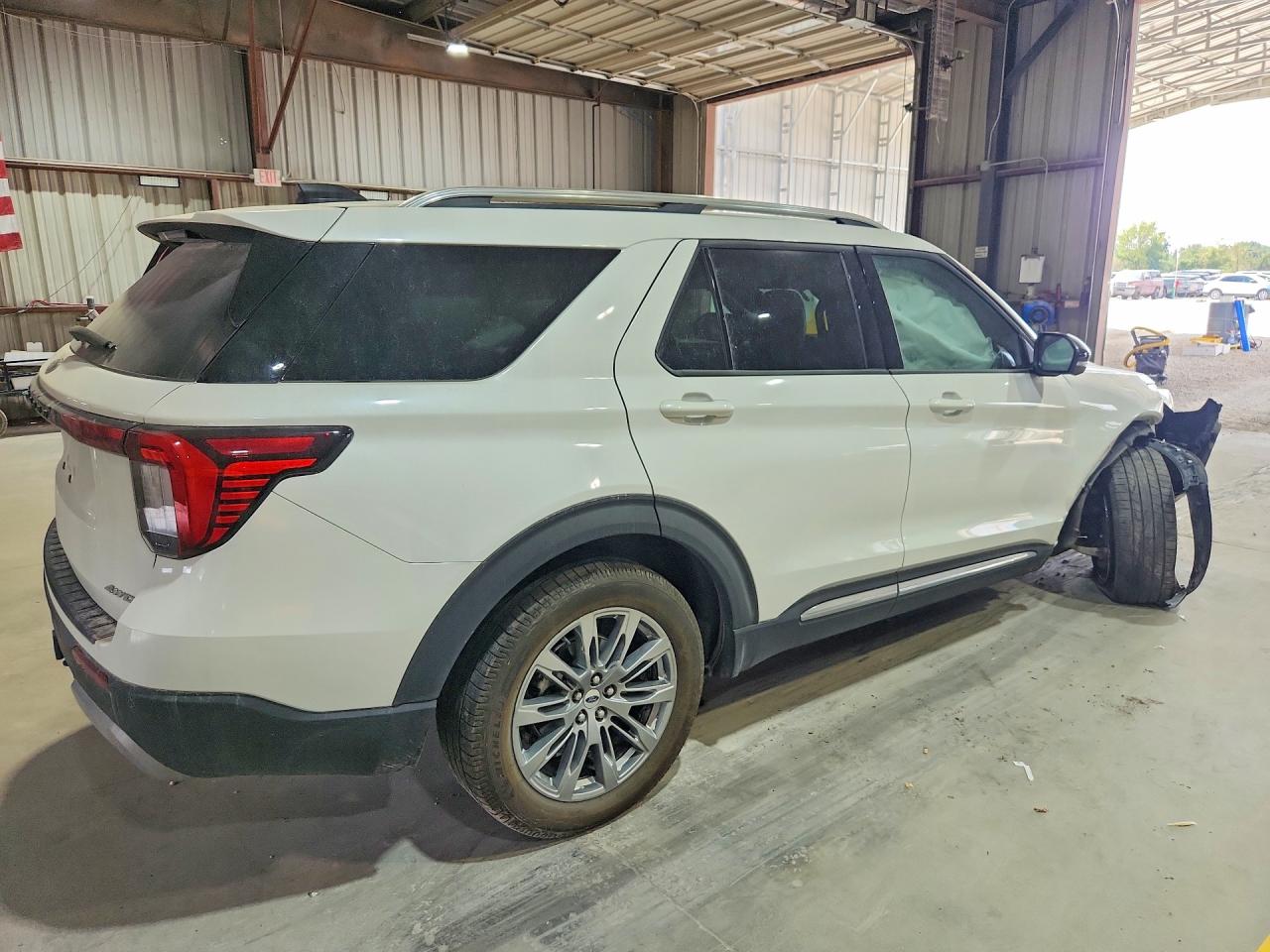 2025 FORD EXPLORER PLATINUM — photo 3