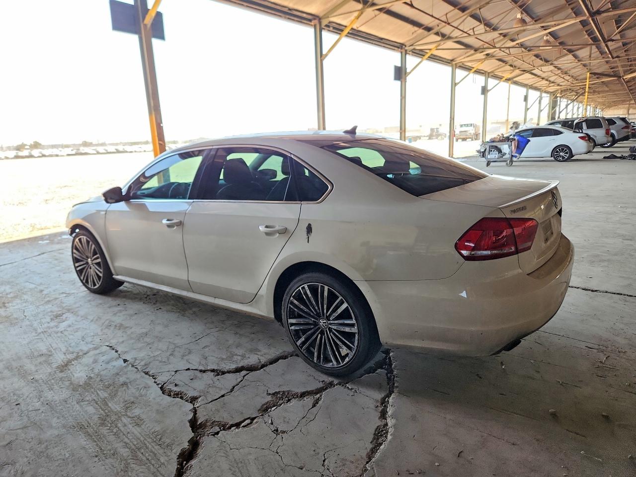 2014 VOLKSWAGEN PASSAT SE — снимка 2