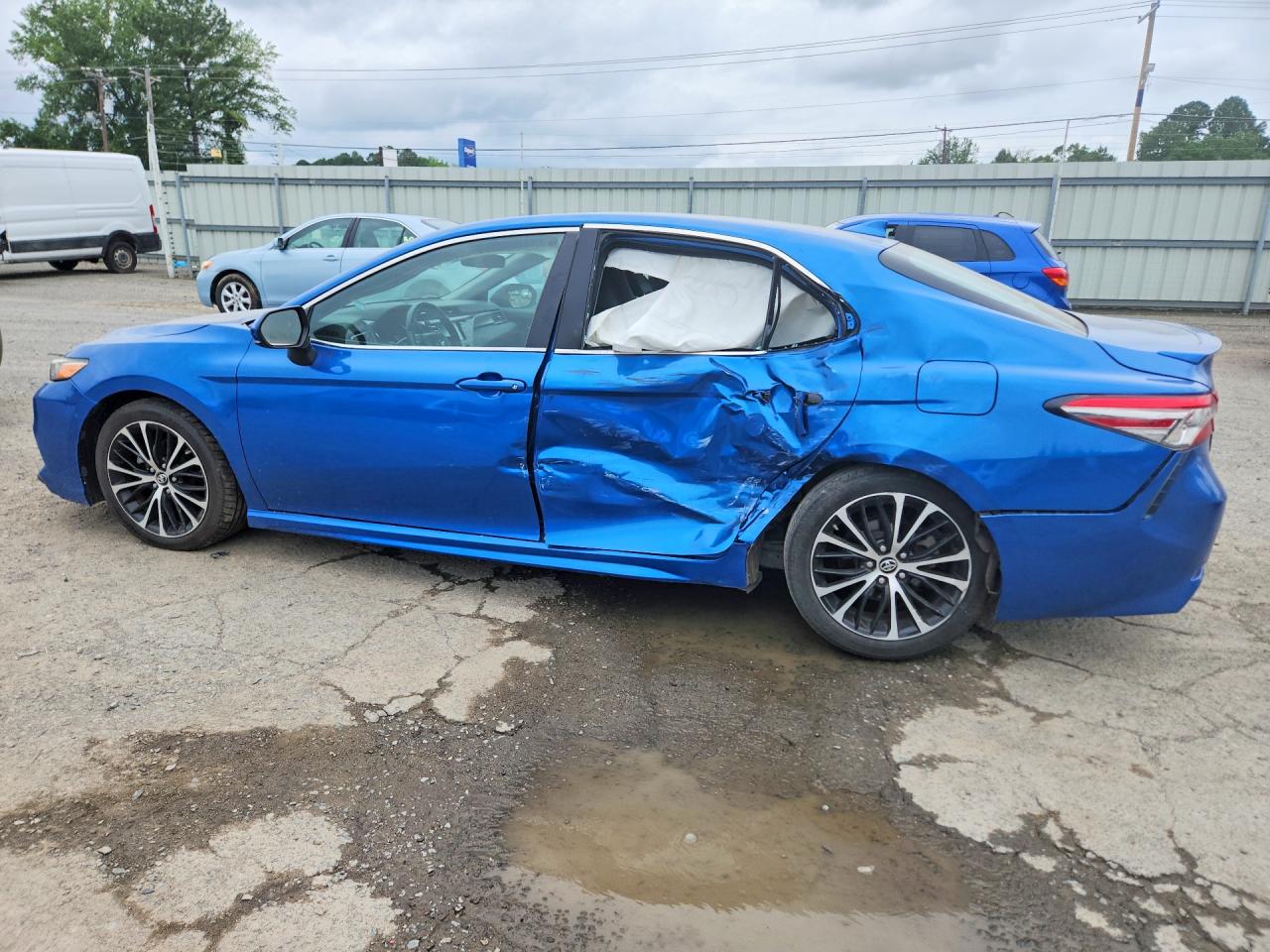2019 TOYOTA CAMRY SE — снимка 2