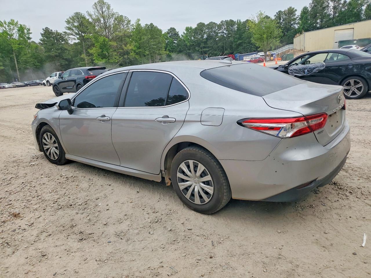 2019 TOYOTA CAMRY L — снимка 2