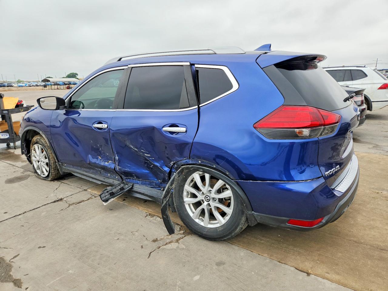 2017 NISSAN ROGUE SV — снимка 2
