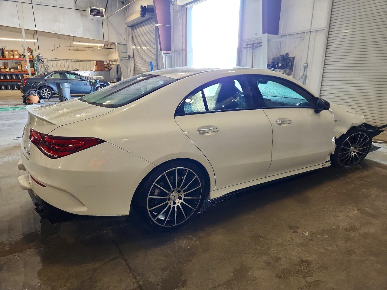 2022 MERCEDES-BENZ CLA AMG 35 4MATIC — снимка 3