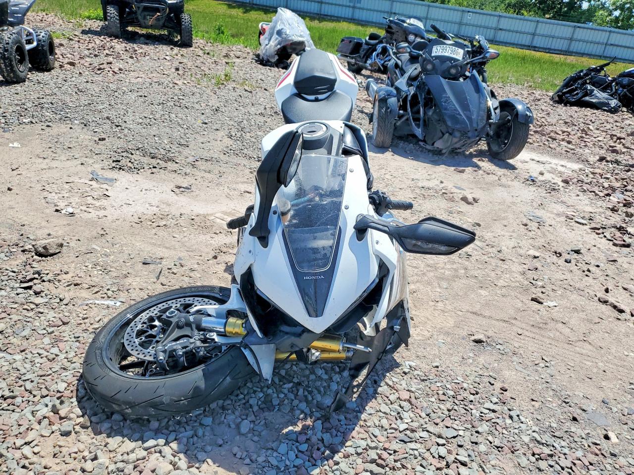 2025 HONDA CBR1000 RR — снимка 2