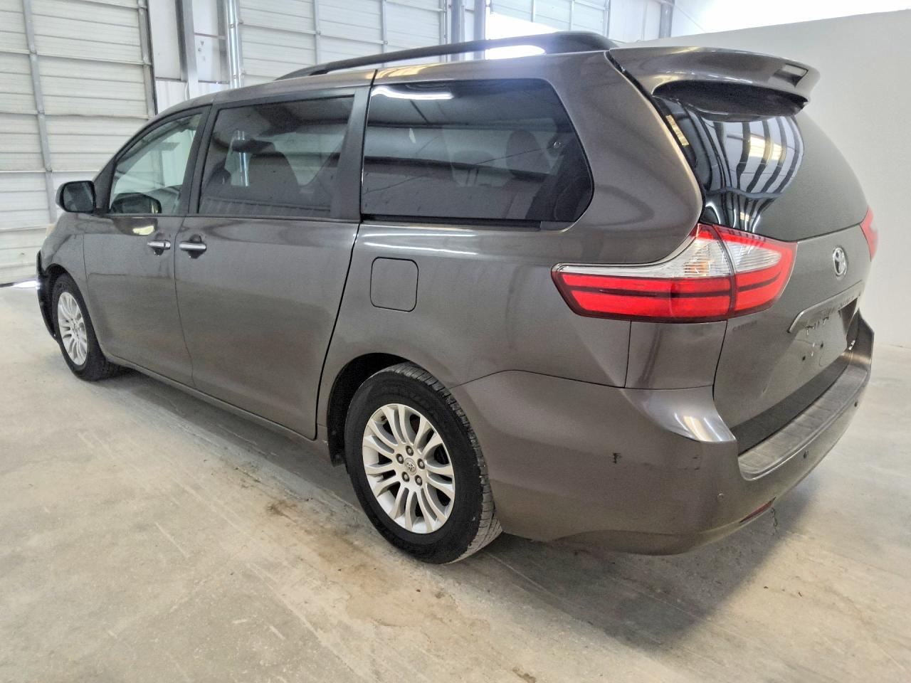 2015 TOYOTA SIENNA XLE PREMIUM 8-PASSENGER — снимка 2