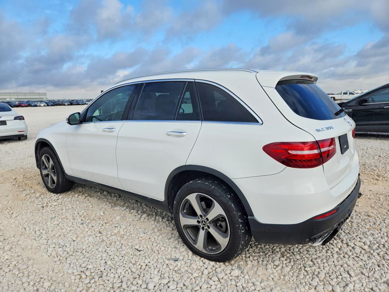 2017 MERCEDES-BENZ GLC 300 4MATIC — снимка 2