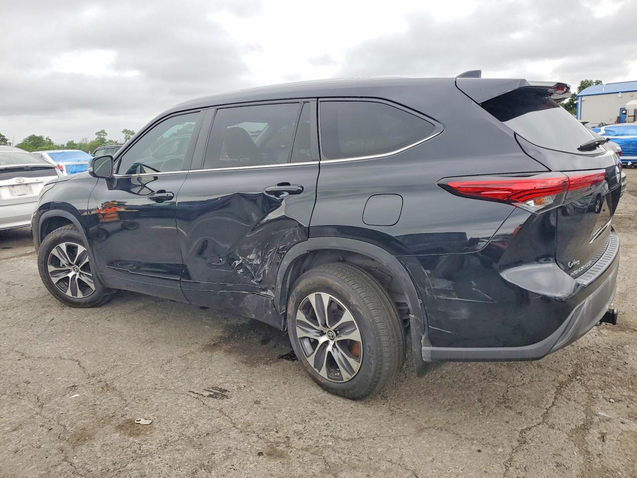 2023 TOYOTA HIGHLANDER XLE — снимка 2