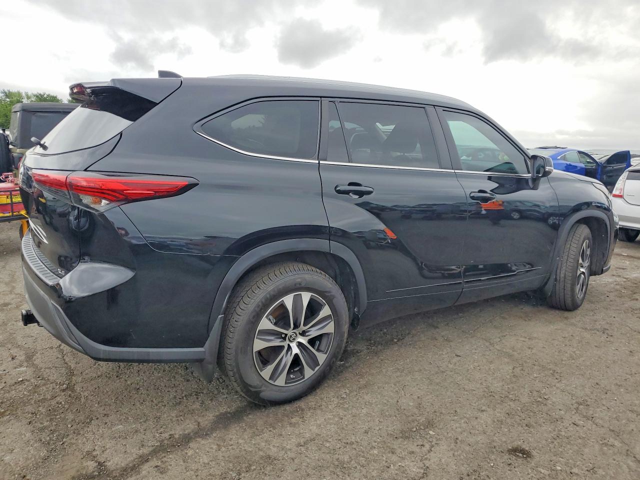 2023 TOYOTA HIGHLANDER XLE — снимка 3