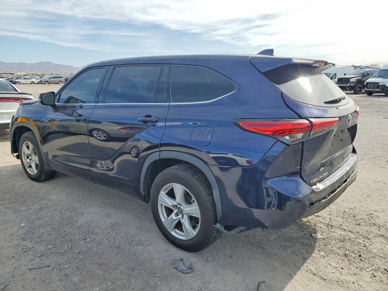 2022 TOYOTA HIGHLANDER L — снимка 2