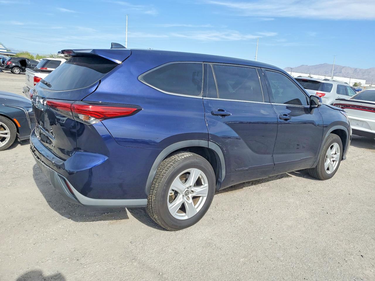 2022 TOYOTA HIGHLANDER L — снимка 3