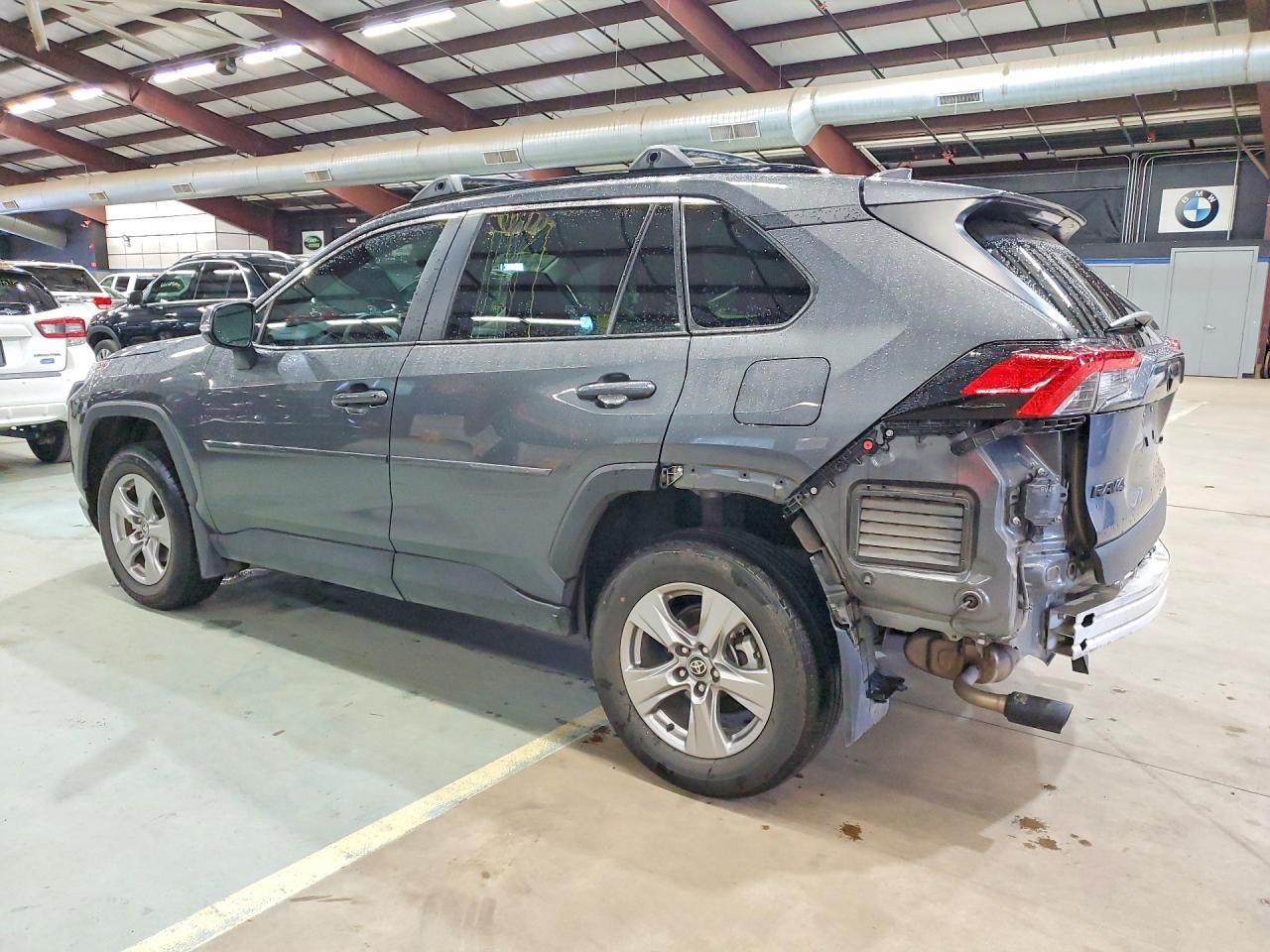 2025 TOYOTA RAV4 XLE — снимка 2