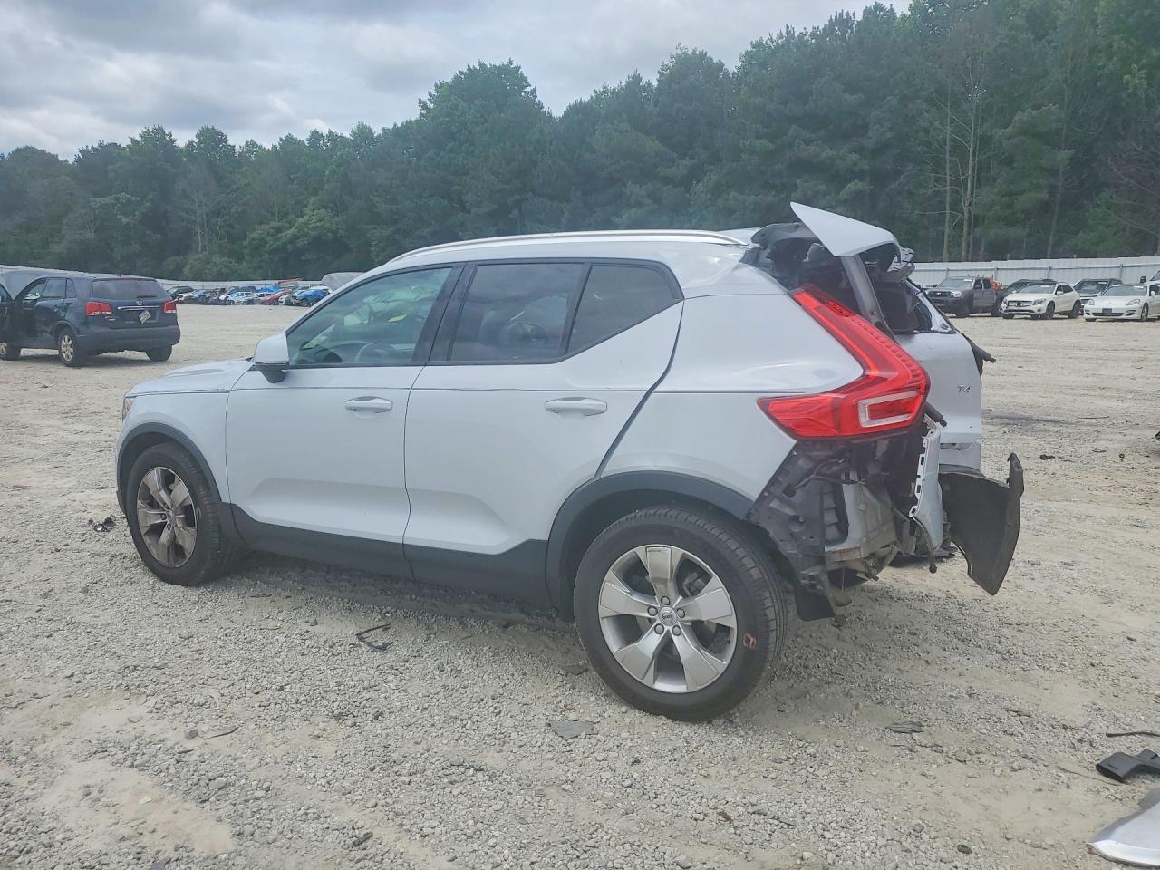 2020 VOLVO XC40 T4 MOMENTUM — снимка 2