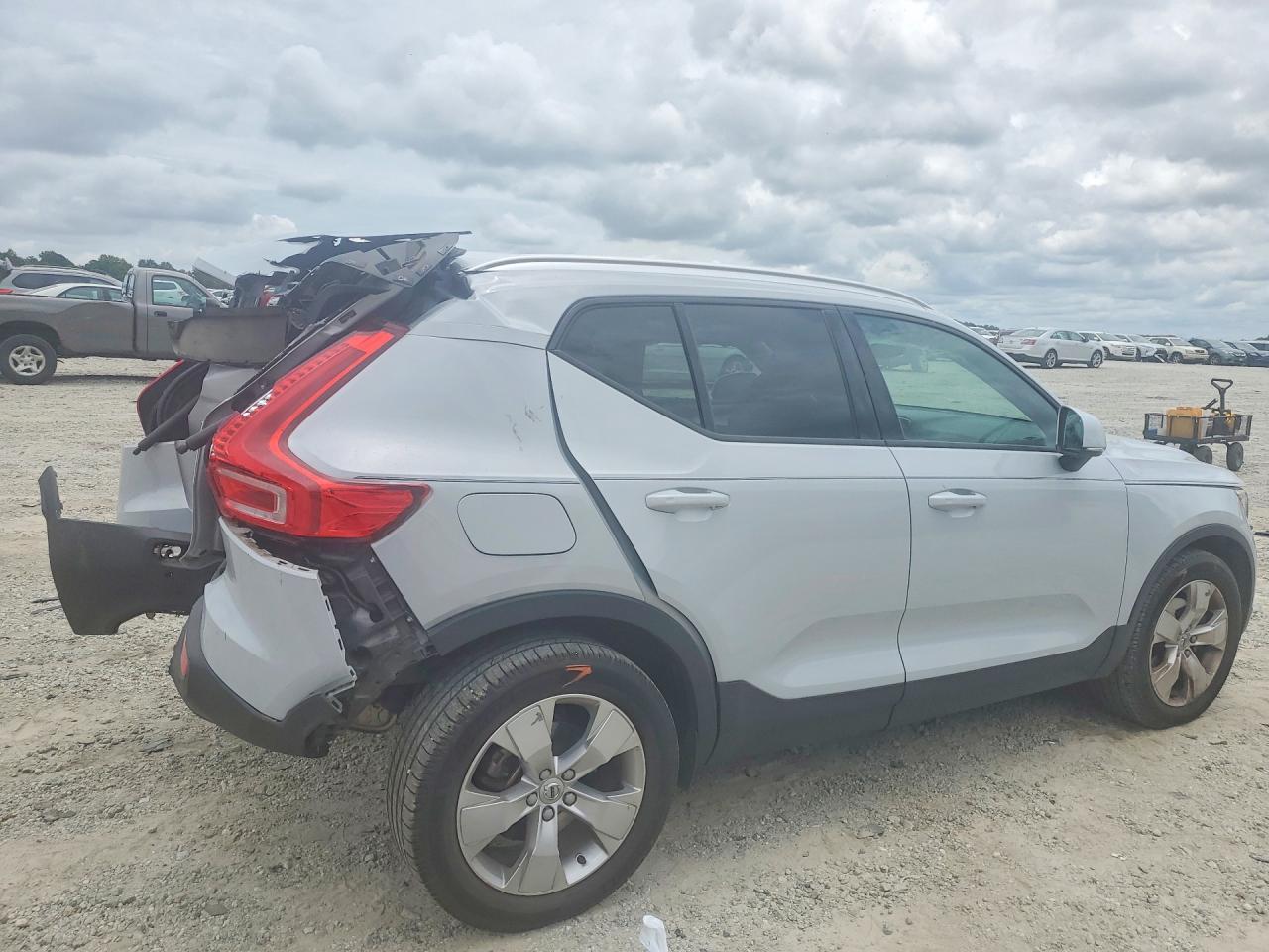 2020 VOLVO XC40 T4 MOMENTUM — снимка 3