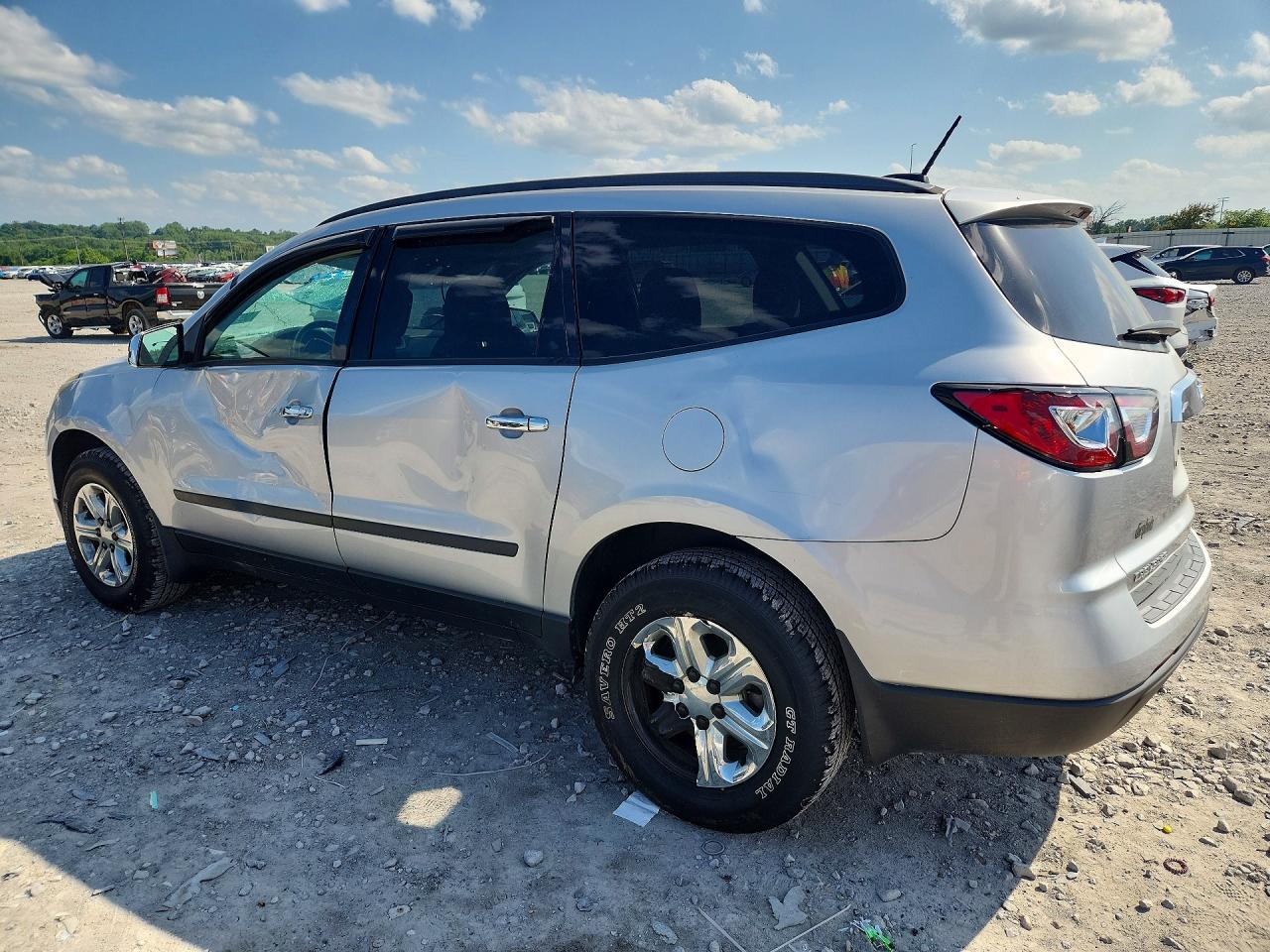 2017 CHEVROLET TRAVERSE LS — снимка 2