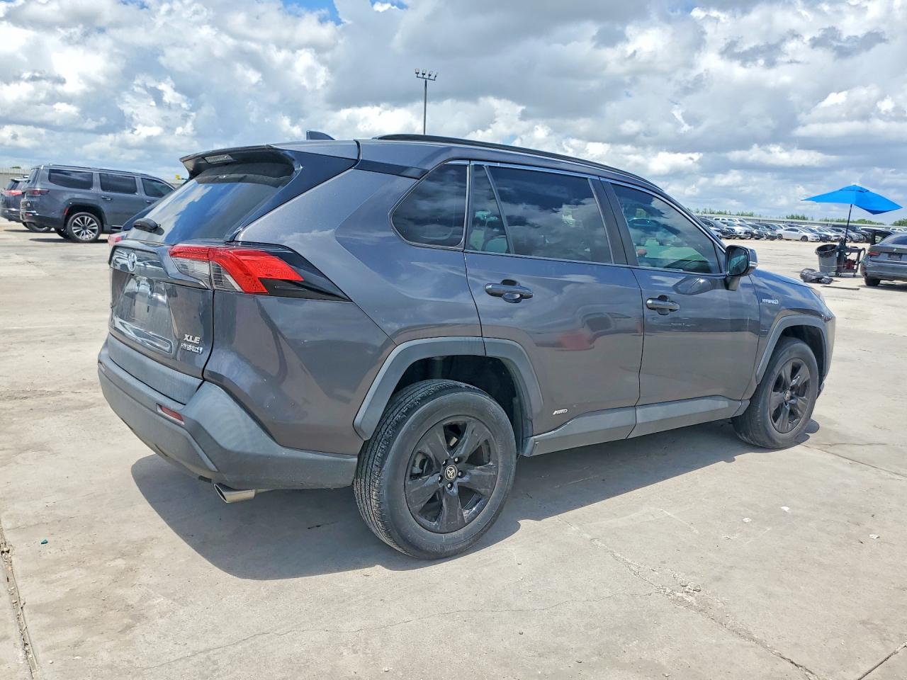 2021 TOYOTA RAV4 HYBRID XLE — снимка 3