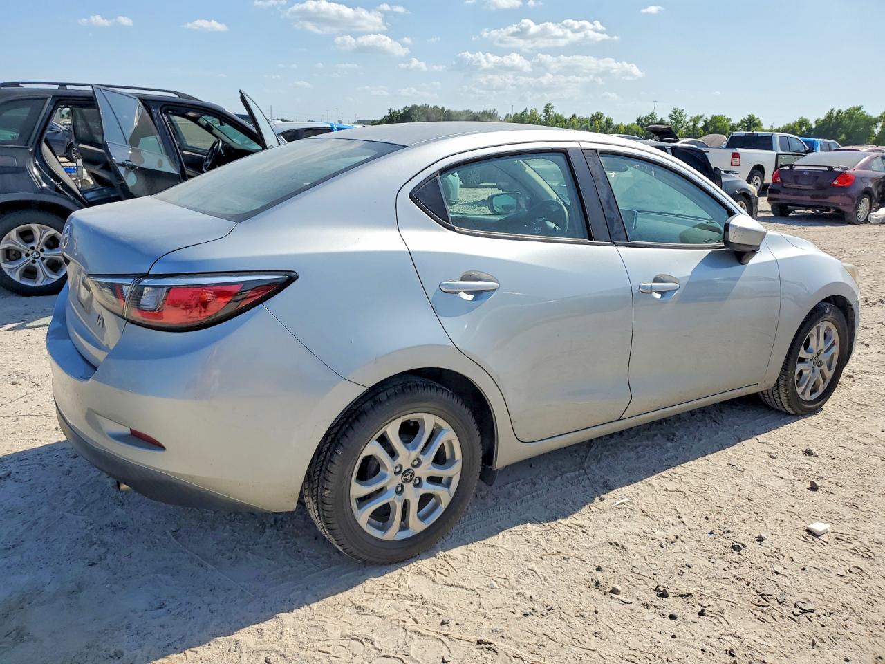 2018 TOYOTA YARIS IA BASE — снимка 3