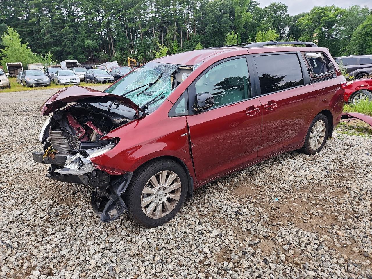 2016 TOYOTA SIENNA LE