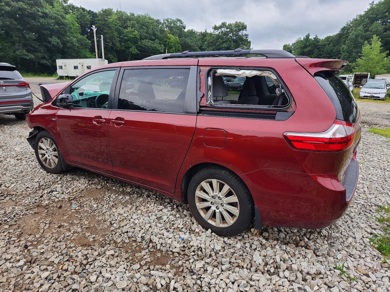 2016 TOYOTA SIENNA LE — снимка 2