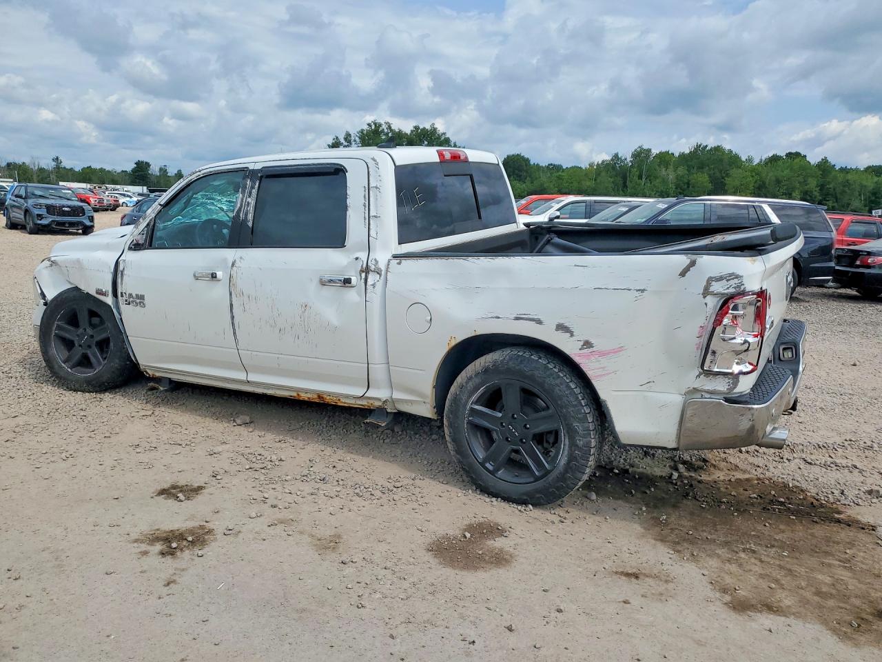 2017 RAM 1500 SLT — снимка 2