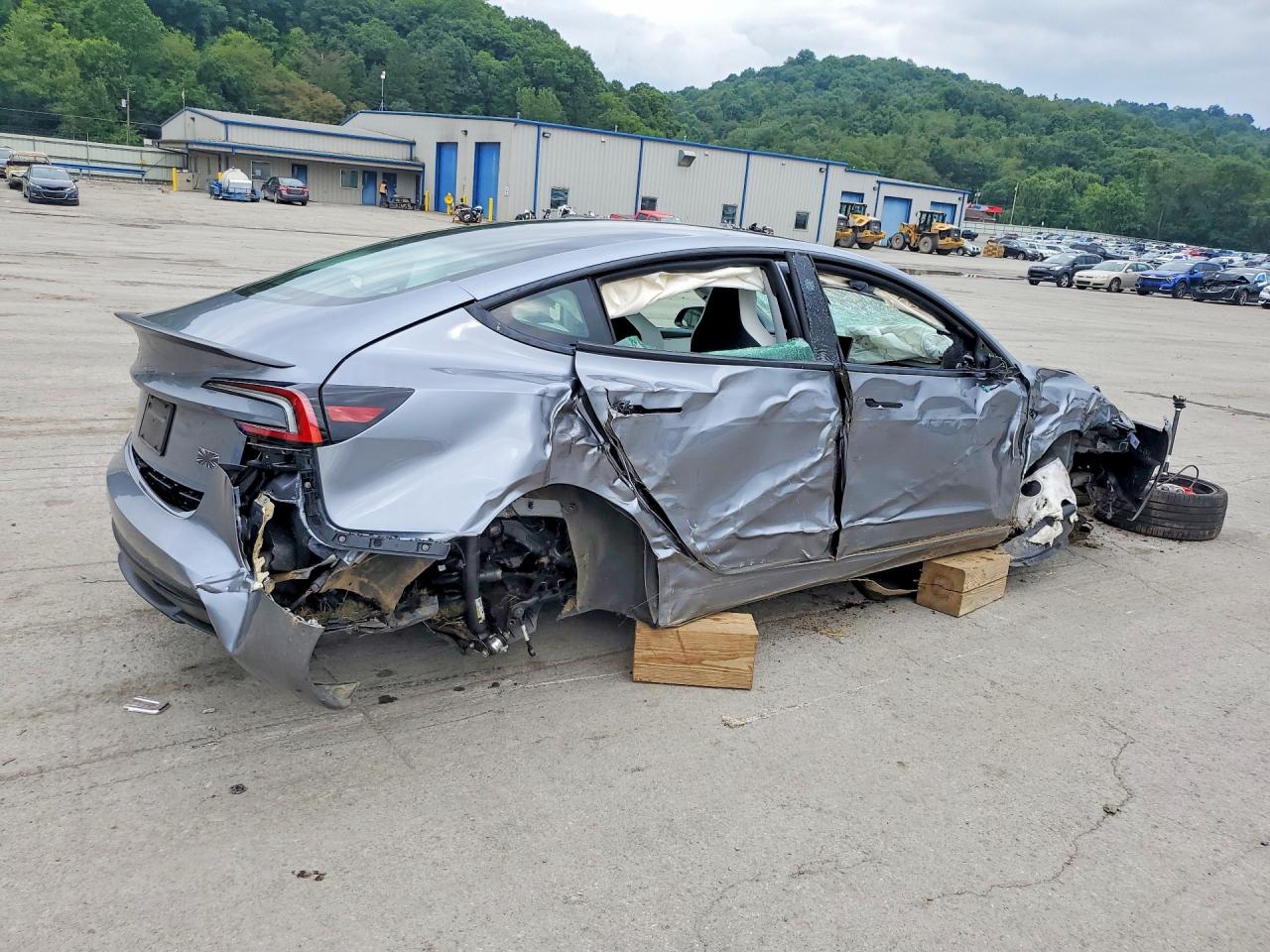 2025 TESLA MODEL 3 — снимка 3