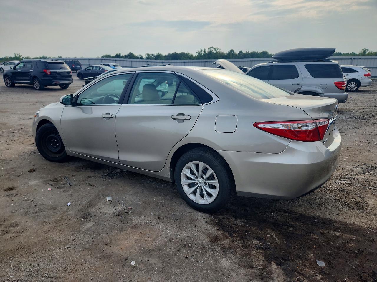 2016 TOYOTA CAMRY LE — снимка 2