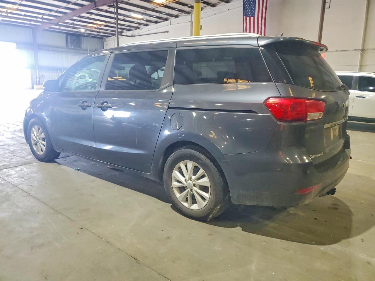 2017 KIA SEDONA LX — снимка 2