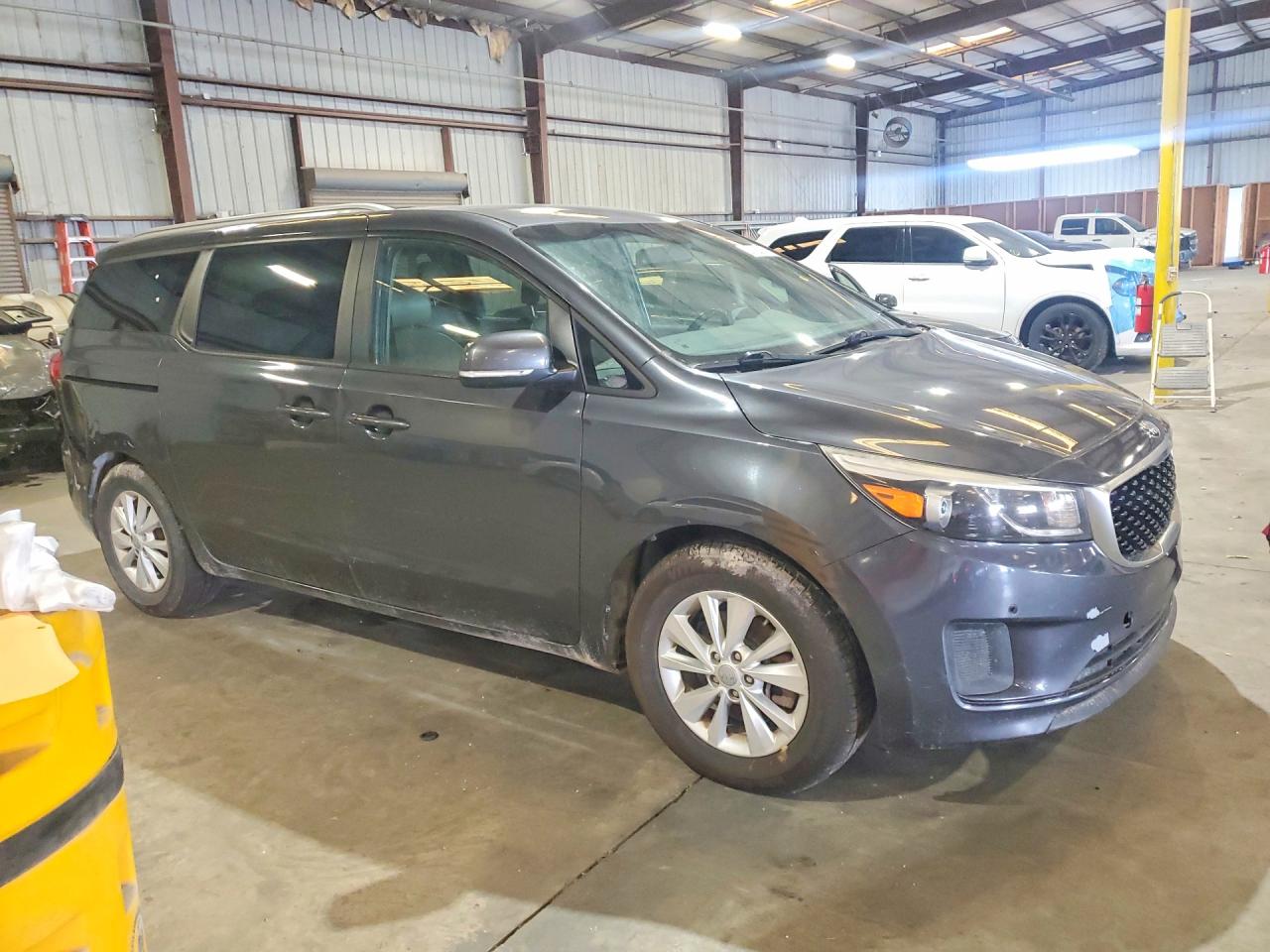 2017 KIA SEDONA LX — снимка 4