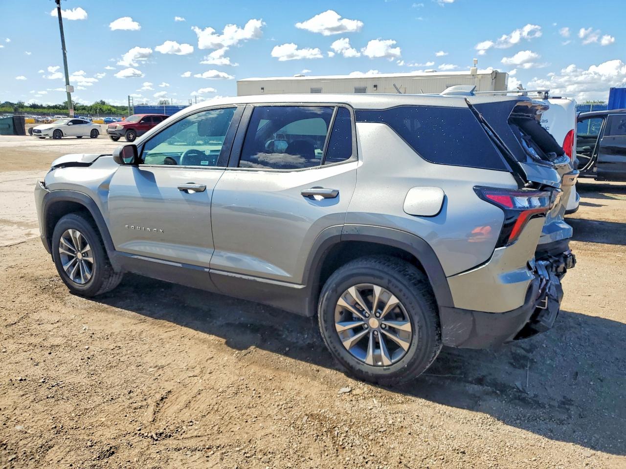 2026 CHEVROLET EQUINOX LT — снимка 2