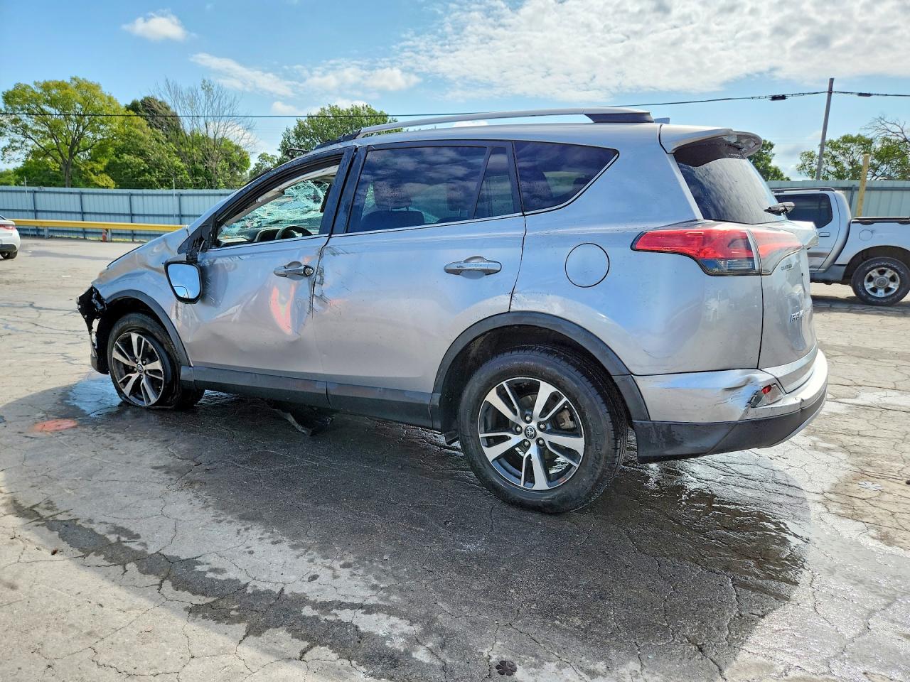 2017 TOYOTA RAV4 XLE — снимка 2