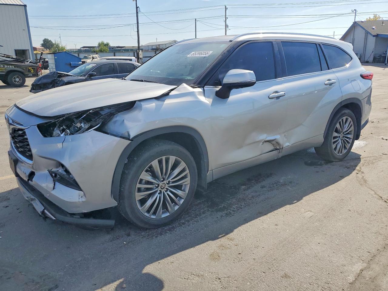 2022 TOYOTA HIGHLANDER PLATINUM