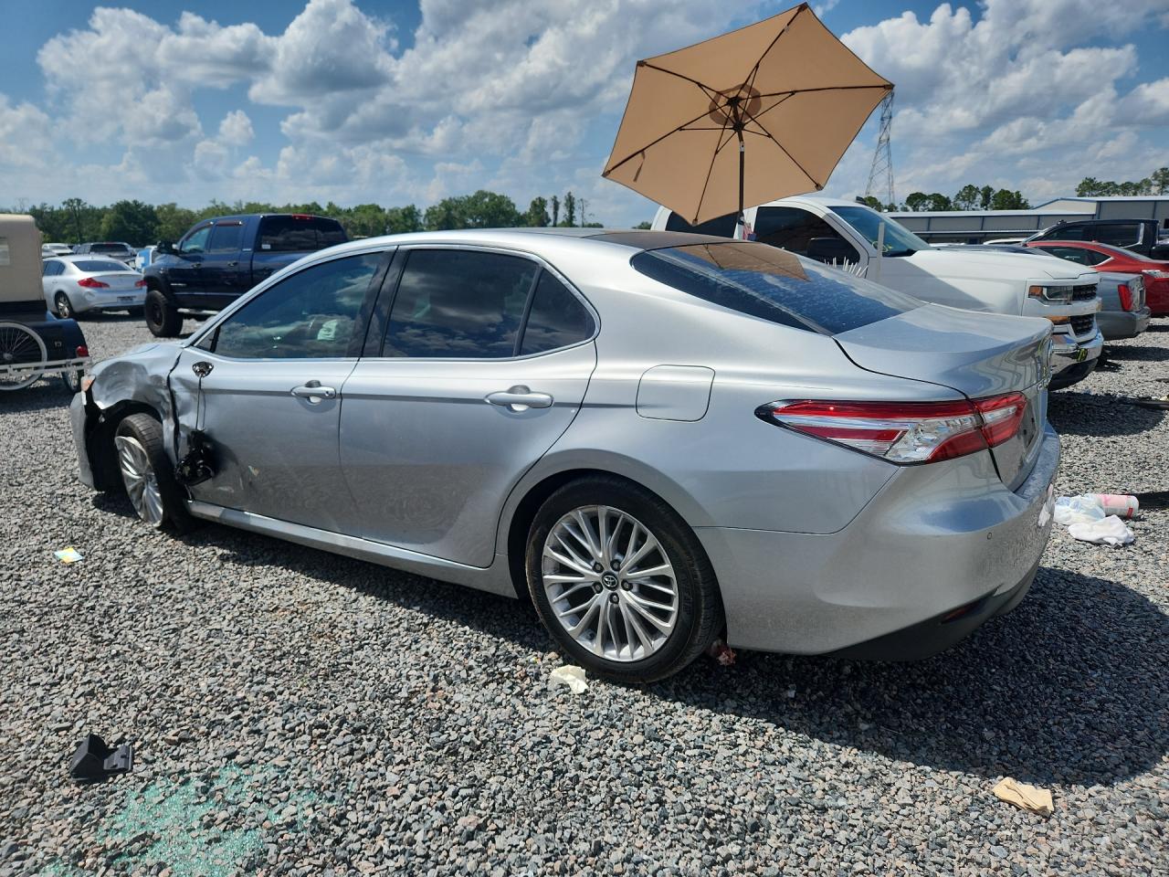 2018 TOYOTA CAMRY XLE — снимка 2