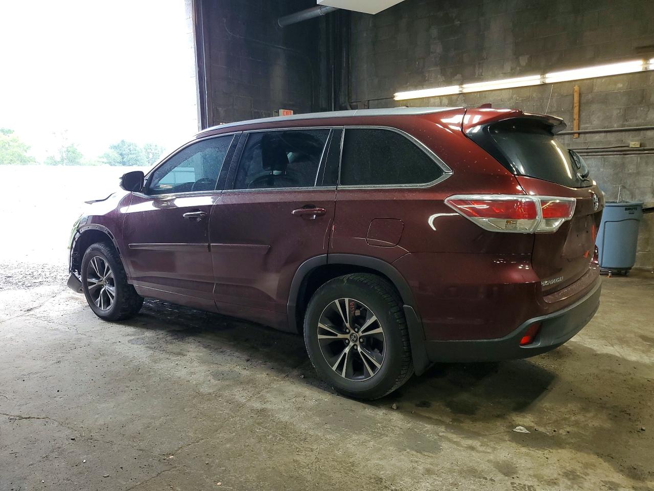 2016 TOYOTA HIGHLANDER XLE — снимка 2