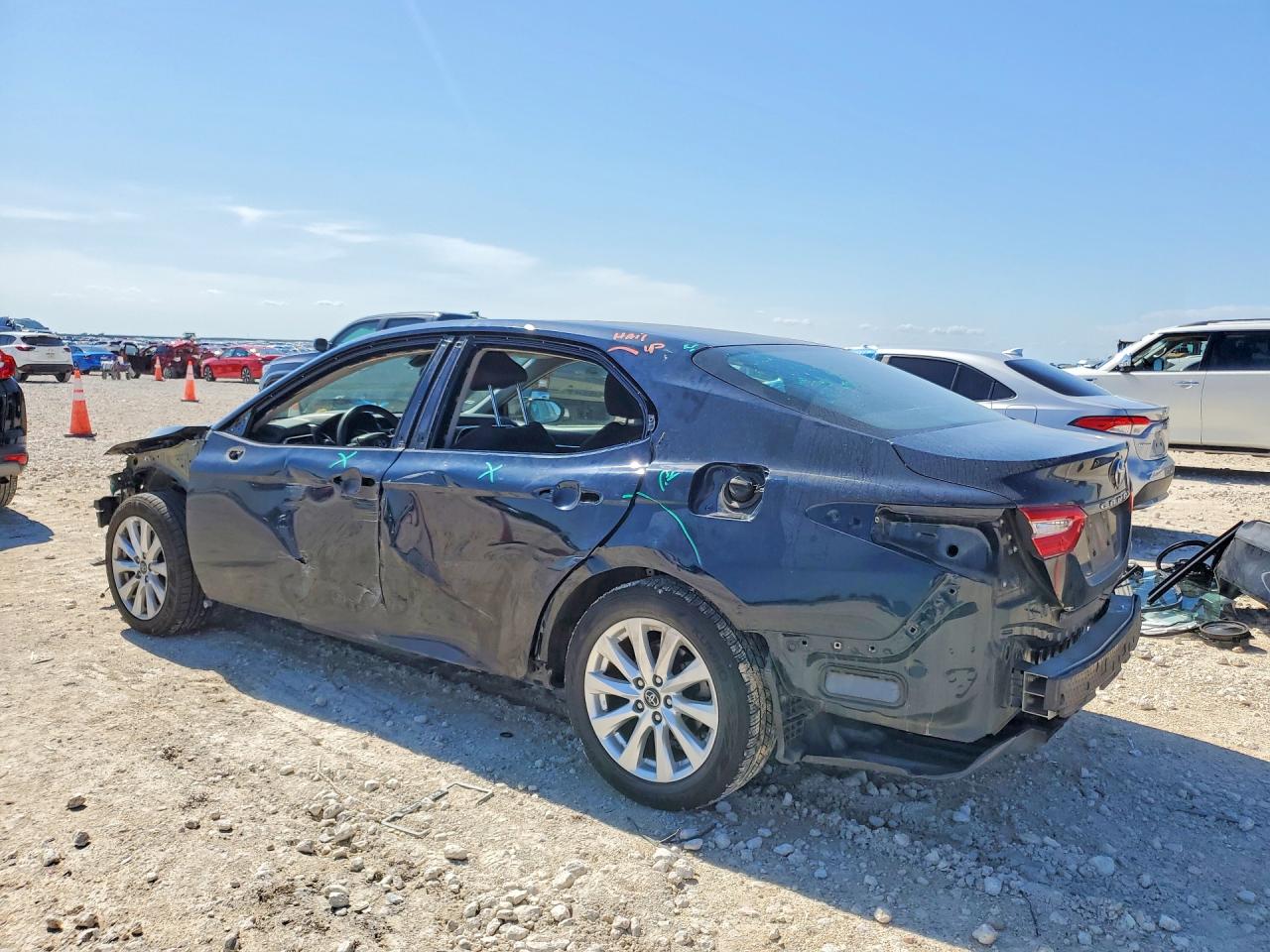 2018 TOYOTA CAMRY LE — снимка 2