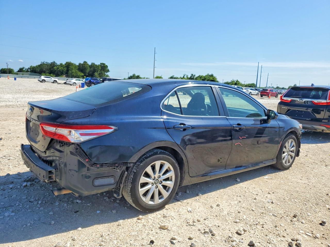 2018 TOYOTA CAMRY LE — снимка 3