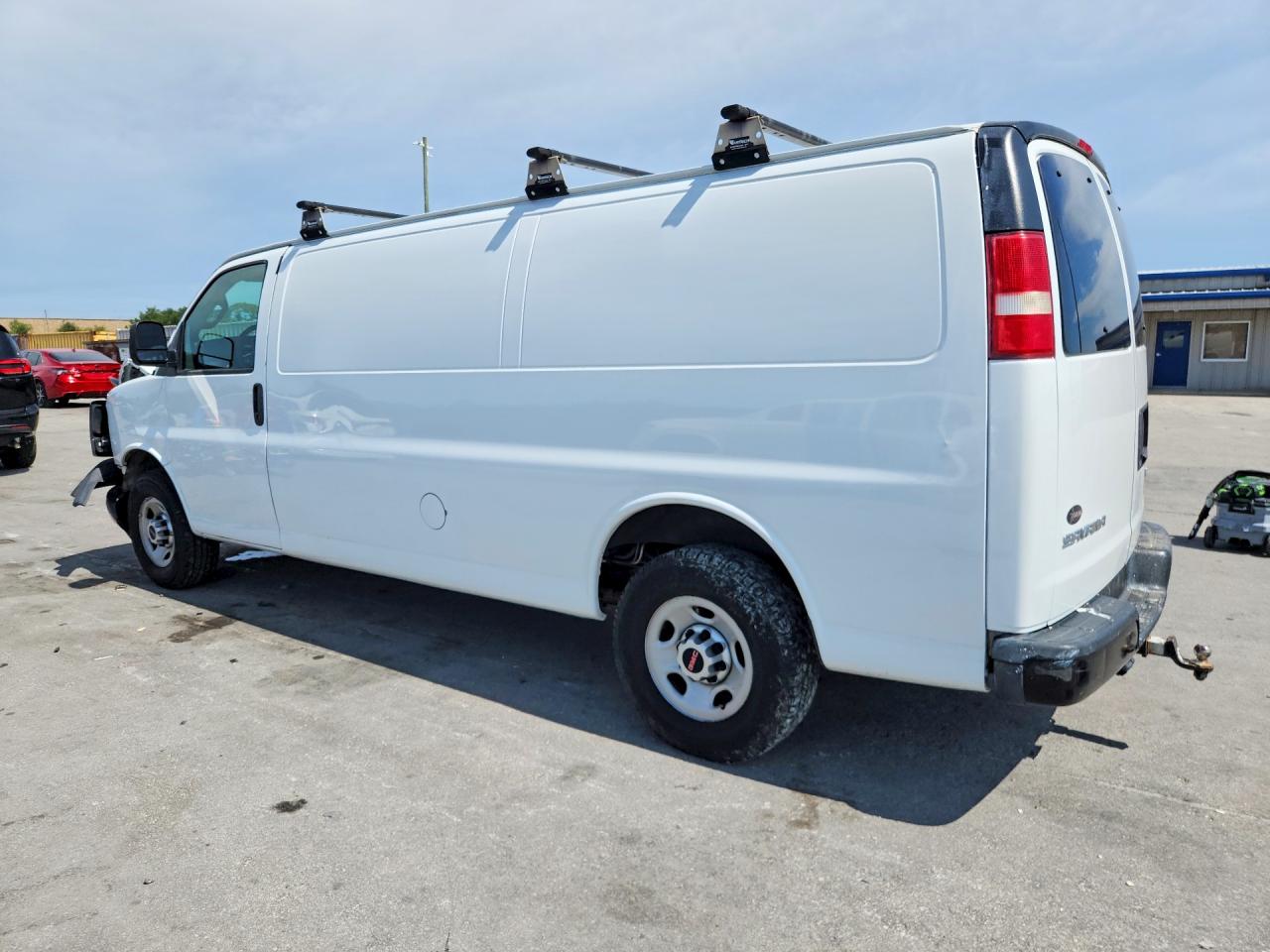 2017 GMC SAVANA G2500 — снимка 2
