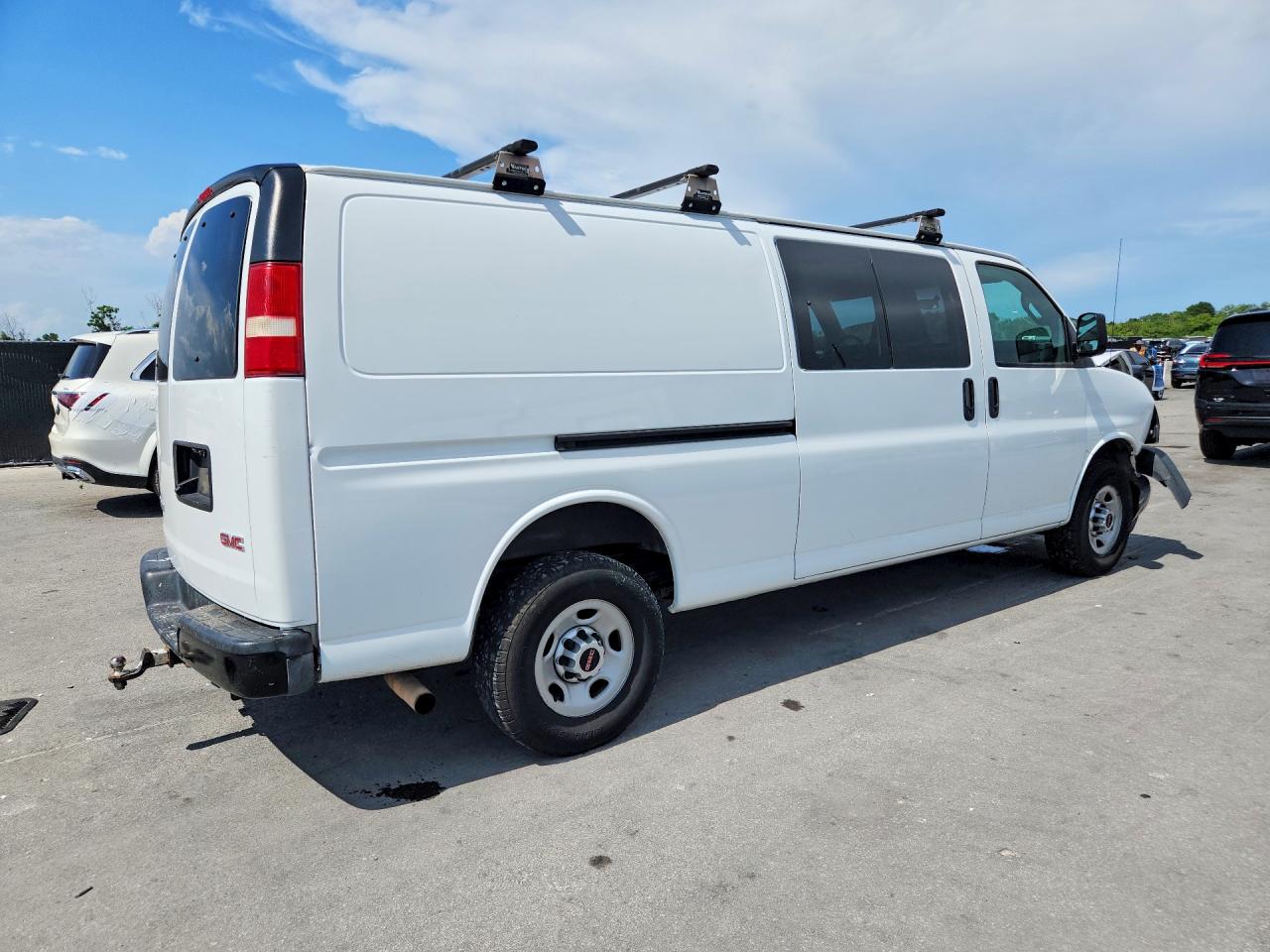 2017 GMC SAVANA G2500 — снимка 3
