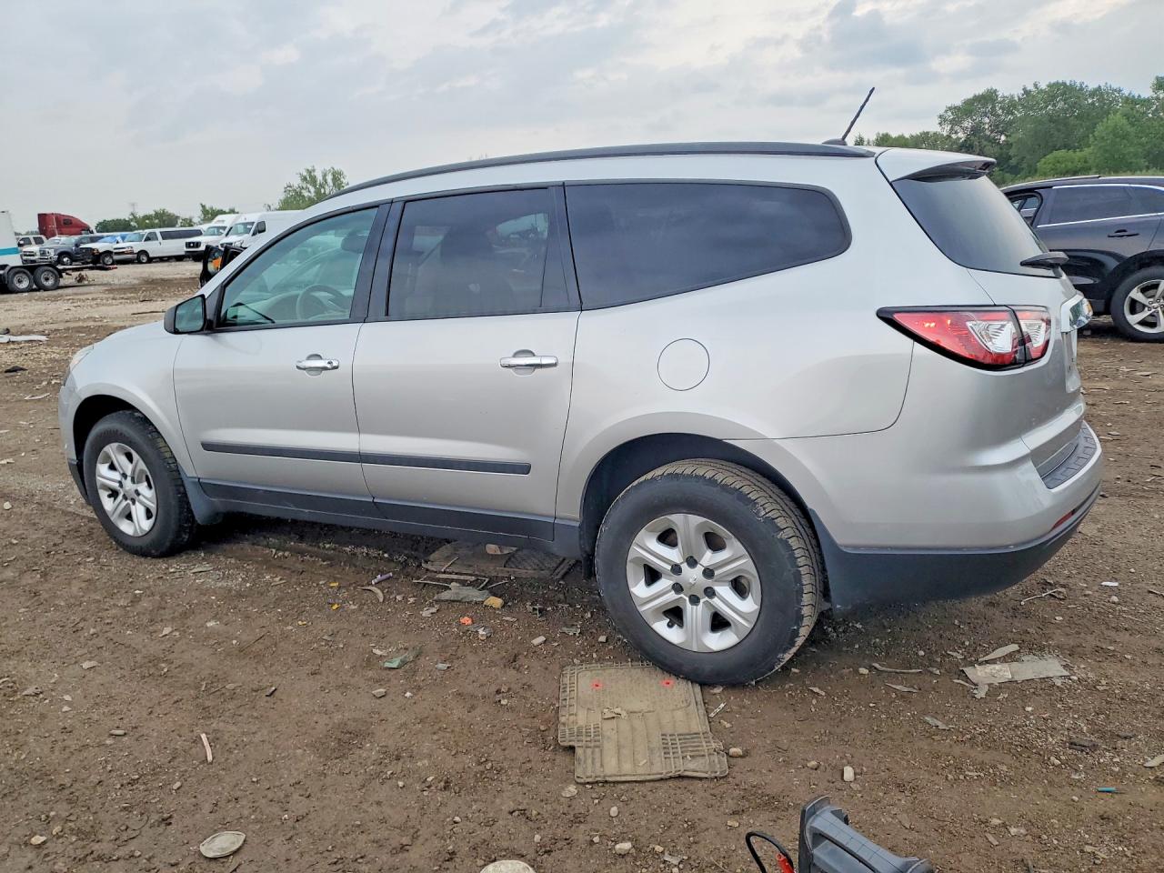 2015 CHEVROLET TRAVERSE LS — снимка 2