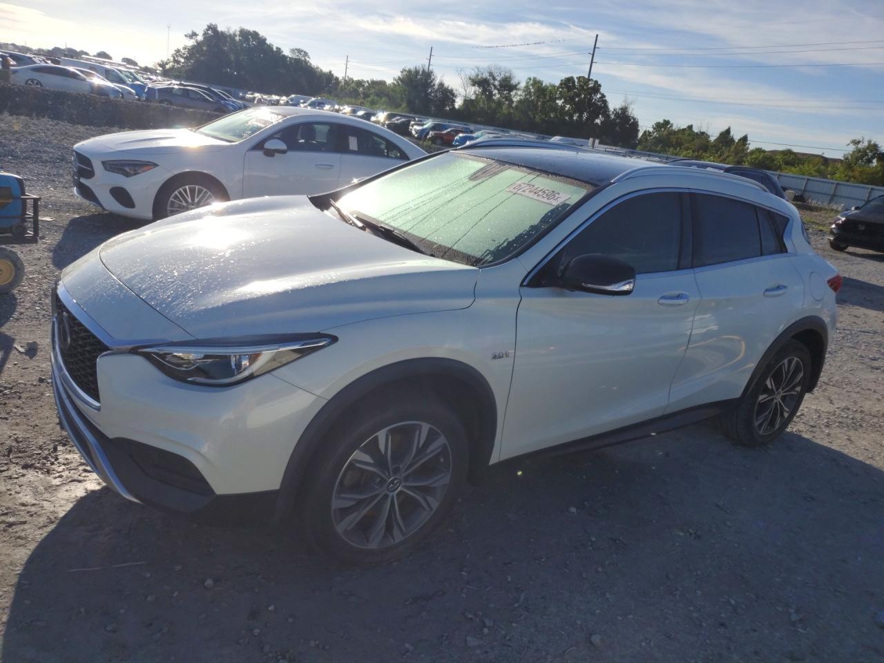 2018 INFINITI QX30 LUXE