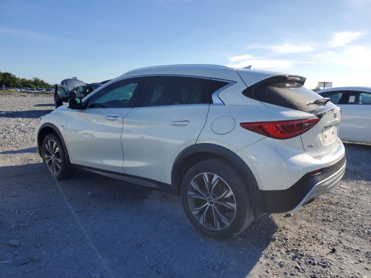 2018 INFINITI QX30 LUXE — снимка 2