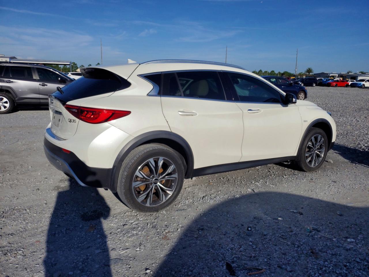 2018 INFINITI QX30 LUXE — снимка 3