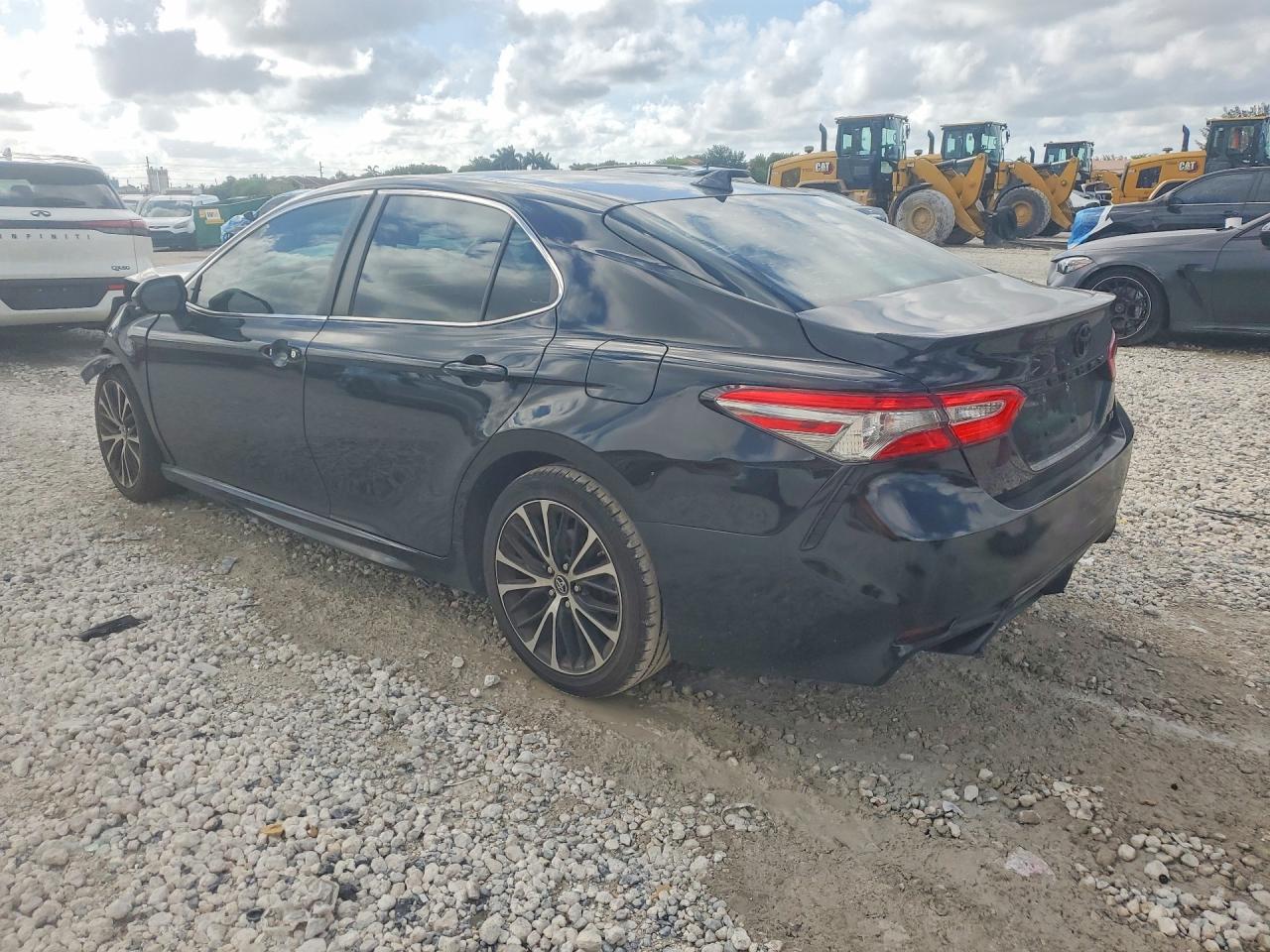 2019 TOYOTA CAMRY SE — снимка 2